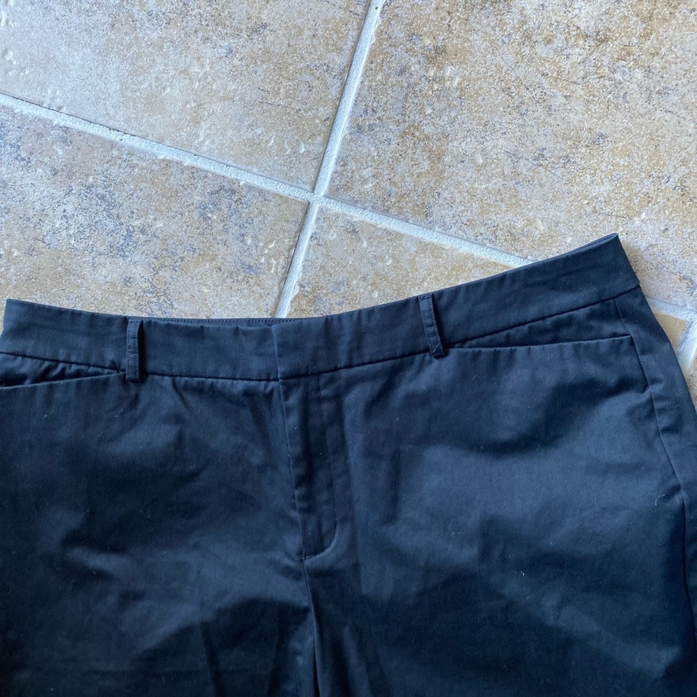 Dockers - Woman’s black (metro bermuda) high rise shorts, Size: 18W - Picture 3 of 7